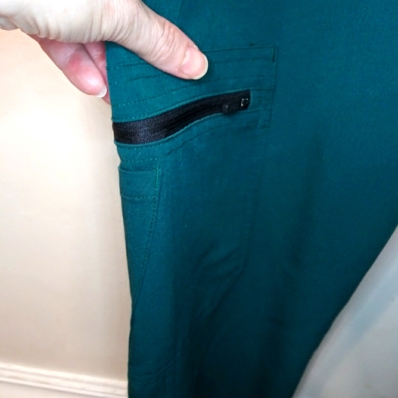 Figs Evergreen Women's Drawstring With Elastic Waist Zippered Skinny  Scrub Pant - Picture 4 of 11